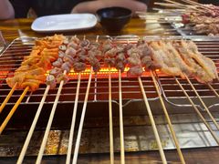 -哈尔滨小酒馆·鲜肉现穿自助烧烤(康新花园店)