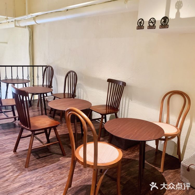 中山治愈系咖啡甜品铺🍩复古英伦风超好拍🤎