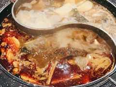 -八次方巴乡石锅鱼·金海湖水库活鱼(谷丰东路店)