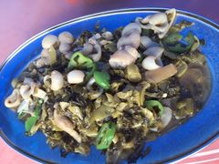 农家酸菜炒猪肠-龙泉山庄(红山店)
