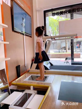 宝宝现在6岁了，之前就一直觉得走路会内八字