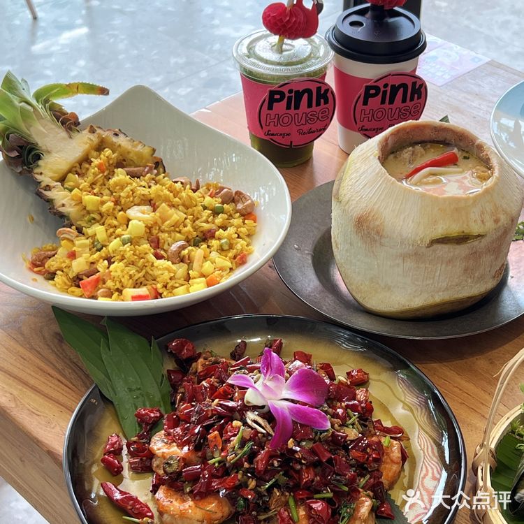 粉粉嫩嫩的海边泰菜餐厅，少女心满满的仙境