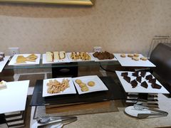 面包甜点陈列柜-八大关宾馆餐厅