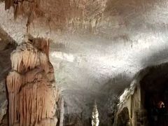 -波斯托伊纳溶洞