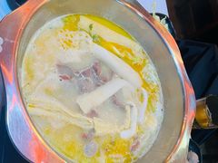 -鲜入围煮花胶鸡海鲜火锅