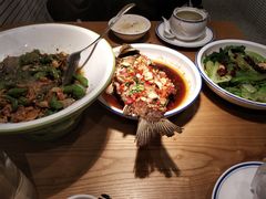 香煎鲫鱼-费大厨辣椒炒肉(万家丽一店)