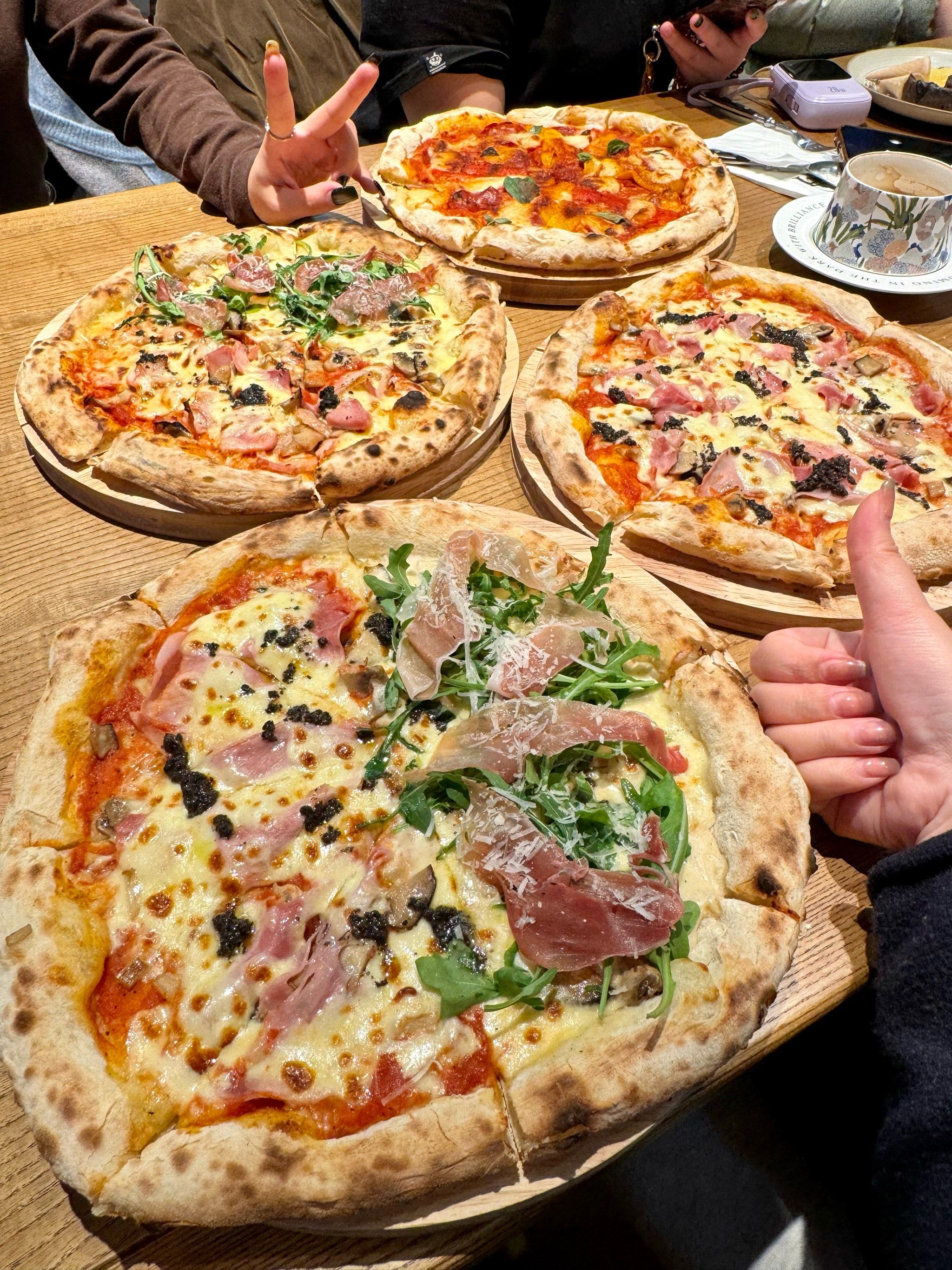 披萨门[双手合十]