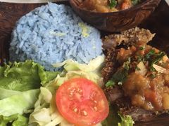蝶豆花鸡排米饭-蝶豆花蓝面条