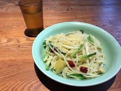 酸辣土豆丝-弄堂里· 江南名肴(西湖龙井路店)