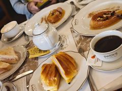 -Majestic Café