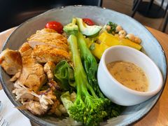 鸡肉牛油果芒果色拉-Wagas沃歌斯(富力广场店)
