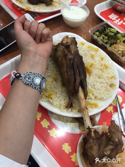 一杆旗抓饭图片