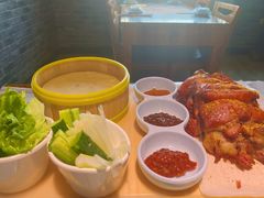 金牌烤肘子-大胡同天津菜·海肠捞饭·津门皮皮虾锅贴一绝(西姜井店)