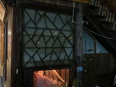 -临江餐馆二楼美食部落