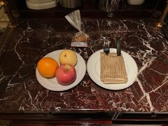 -深圳富苑皇冠假日套房酒店