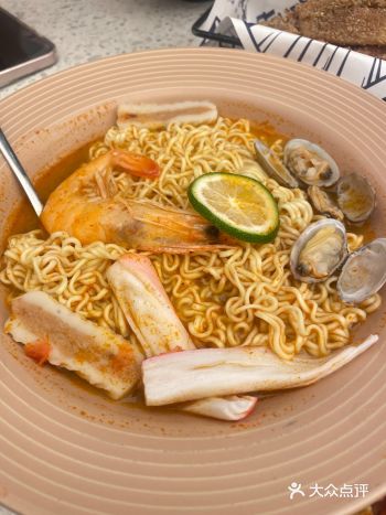 卤肉汁和米饭拌在一起黏黏糊糊的绝了 小朋友很爱吃