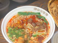 张飞牛肉面-爆炸头阿姨小四川正宗川味小吃(无任何分店)