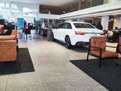-上海冠松华奥奥迪4S店(张江店)