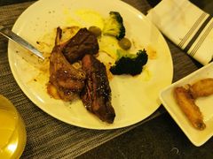 碳烤肉眼牛排及秘制牛排汁-WOLFGANG PUCK KITCHEN & BAR(迪士尼小镇店)