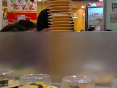 对面的童鞋。。。-争鲜回转寿司(飞洲国际店)