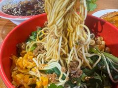 -爆炸头阿姨小四川正宗川味小吃(无任何分店)