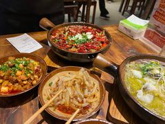 -有红鸡毛店·砂锅菜(抚琴夜市店)