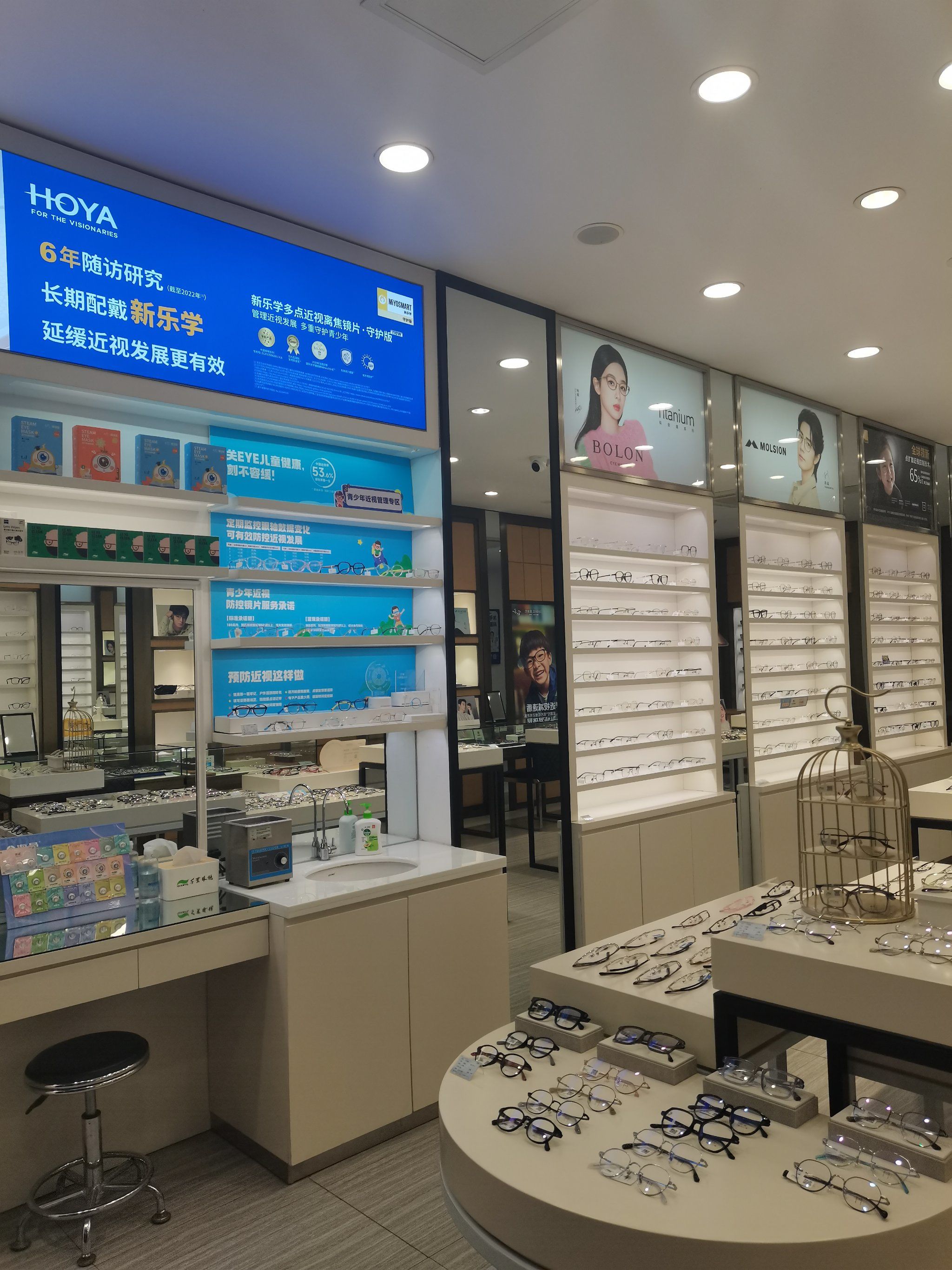 到长中对面千叶眼镜店里面环境干净卫生
