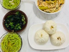 -李与白包子铺(桐梓林店)