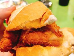 猪扒包-胜利茶餐室