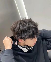 -一家只做男发烫染的店