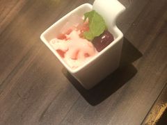草莓冰淇淋-MoMo牧场·寿喜烧专门店(长泰广场店)