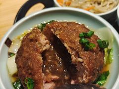 咸蛋黄狮子头-阿姨食堂