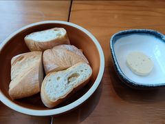 餐前面包配自制黄油-Laures·月桂西班牙碳烤餐厅(十尚坊店)