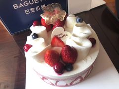 莓好红丝绒芝士奶油蛋糕-巴黎贝甜(大宁国际商业广场店)