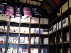 -钟书阁(松江泰晤士小镇店)