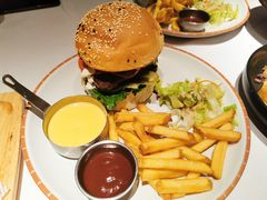 瀑布芝士牛肉汉堡-阿妮叶李(光谷世界城店)