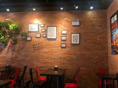 等位区-老啪叽串炒饭(铁百店)