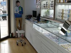 -翰佐蔡司小乐圆·依视路星趣控·暴龙眼镜折扣店