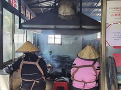 -黄记四更烤乳猪店