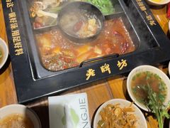 -老牌坊云南鱼豆花火锅(爱建店)
