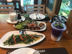 -Chom Cafe and Restaurant