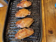 料理烤焦香翅中-老东镇啤酒屋海鲜加工·蒸汽海鲜·海鲜烧烤(台东店)