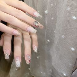 -花岐款式专研健康美甲沙龙