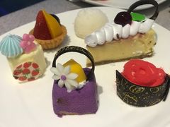 -亚洲国际大酒店·云顶阁旋转自助餐厅
