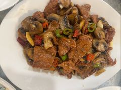 口蘑爆辣牛肉-汗腾格里·风味餐厅(新疆驻京办店)