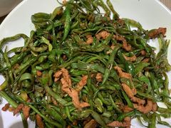 鲜豆角炒肉丝-姥姥家春饼店(交大东路店)