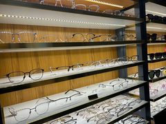 -优医视平价眼镜蔡司依视路折扣工厂店(十里堡店)