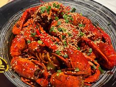 -肥肥虾庄·金牌油焖大虾(汉街SKP店)