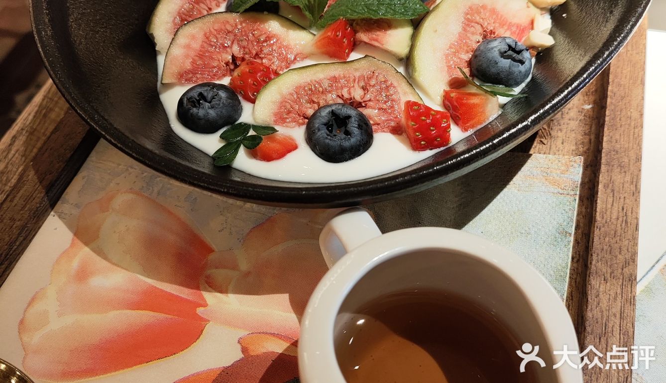 口味很一般的一家店 服务员也比较太难叫到~