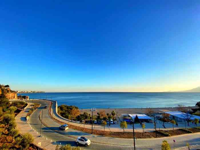 地中海沿岸-"夏天的地中海最好玩 够暖 酒店就在海边 .